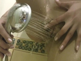 Gracelina Horny In The Shower